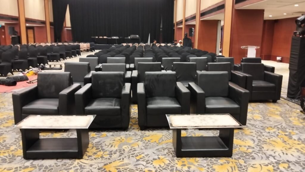 SEWA SOFA KOTAK SINGLE HITAM ELEGAN
