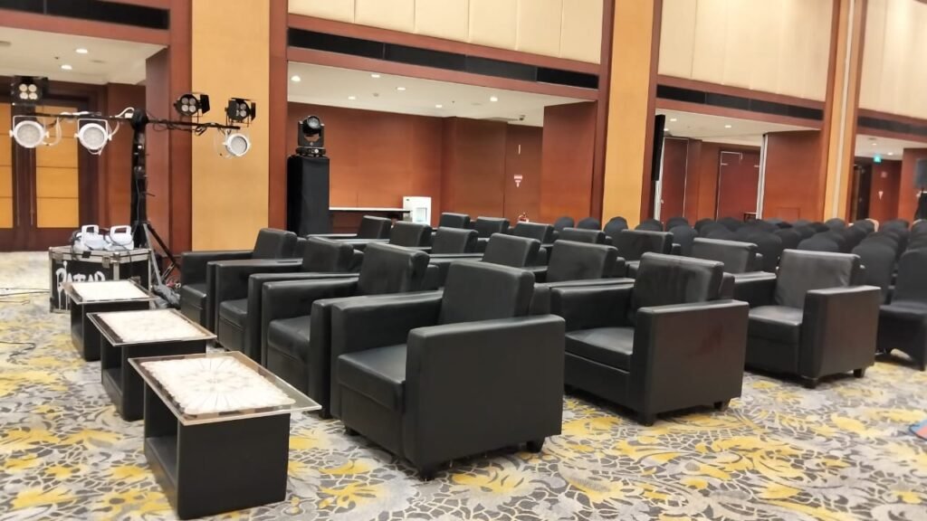 SEWA SOFA KOTAK SINGLE HITAM ELEGAN