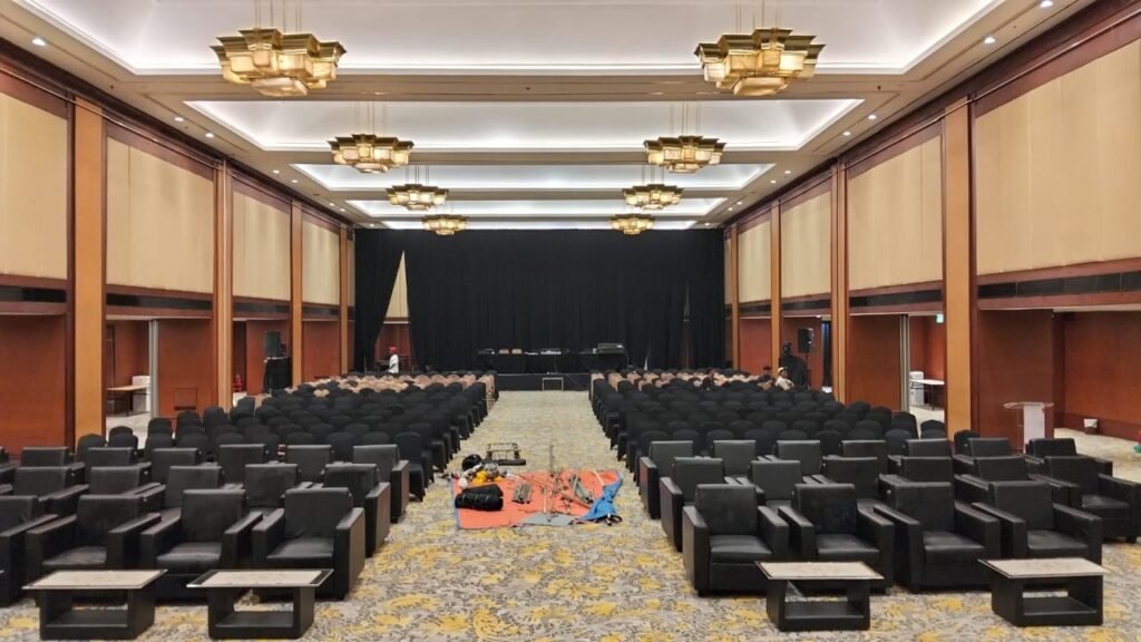 SEWA SOFA KOTAK SINGLE HITAM ELEGAN