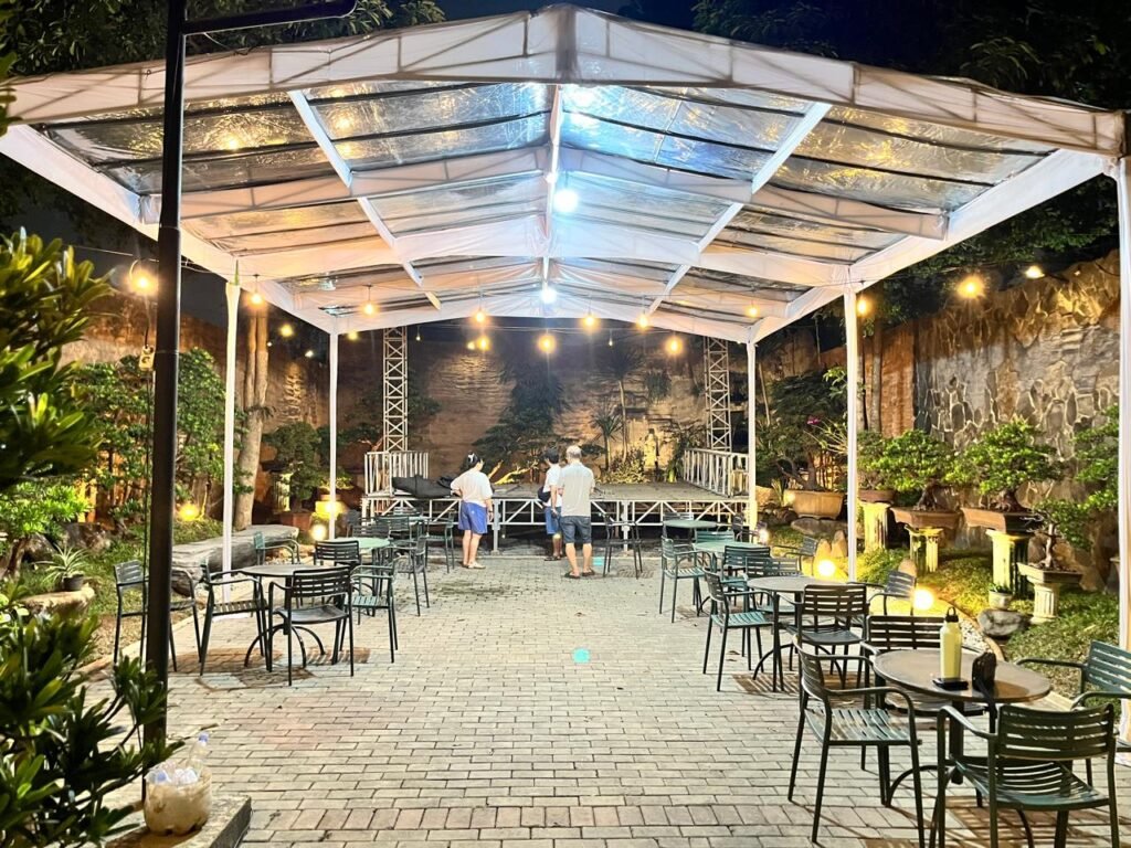 SEWA TENDA TRANSPARAN&LAMPU TAMAN GANTUNG UNTUK ACARA BERKELAS