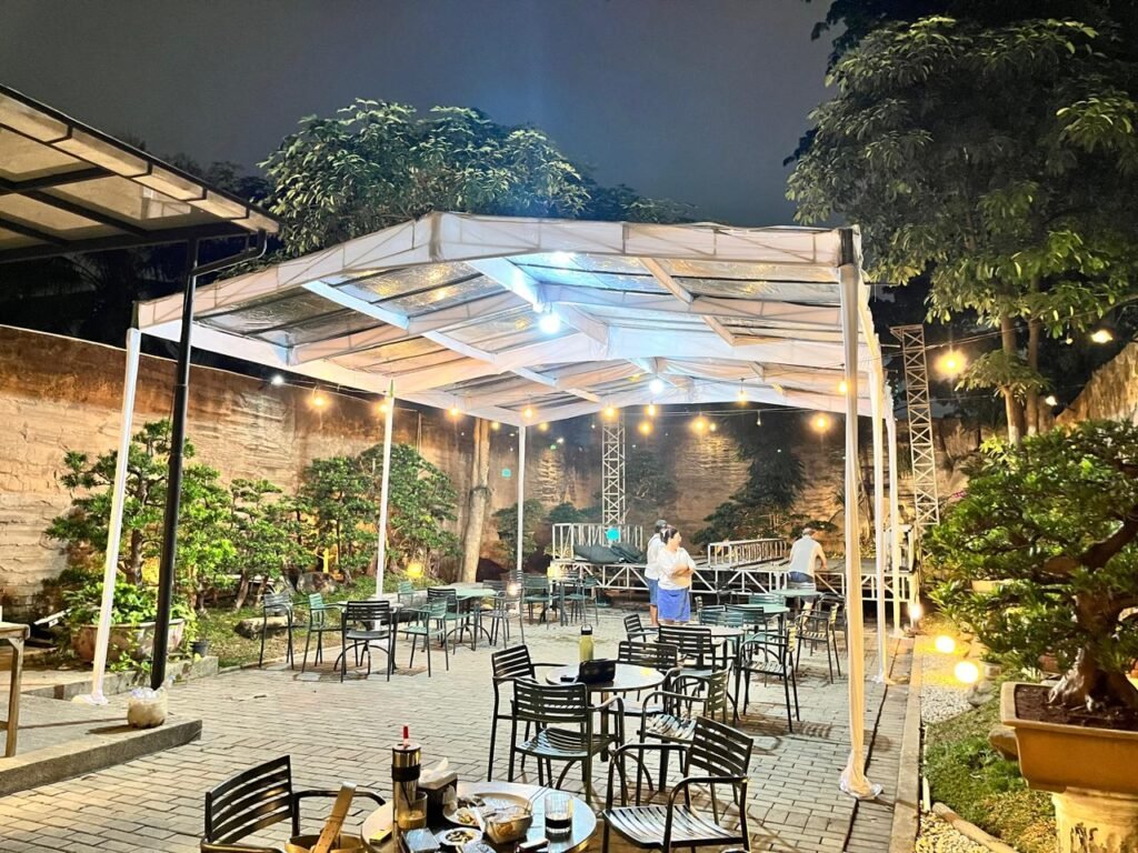 SEWA TENDA TRANSPARAN&LAMPU TAMAN GANTUNG UNTUK ACARA BERKELAS