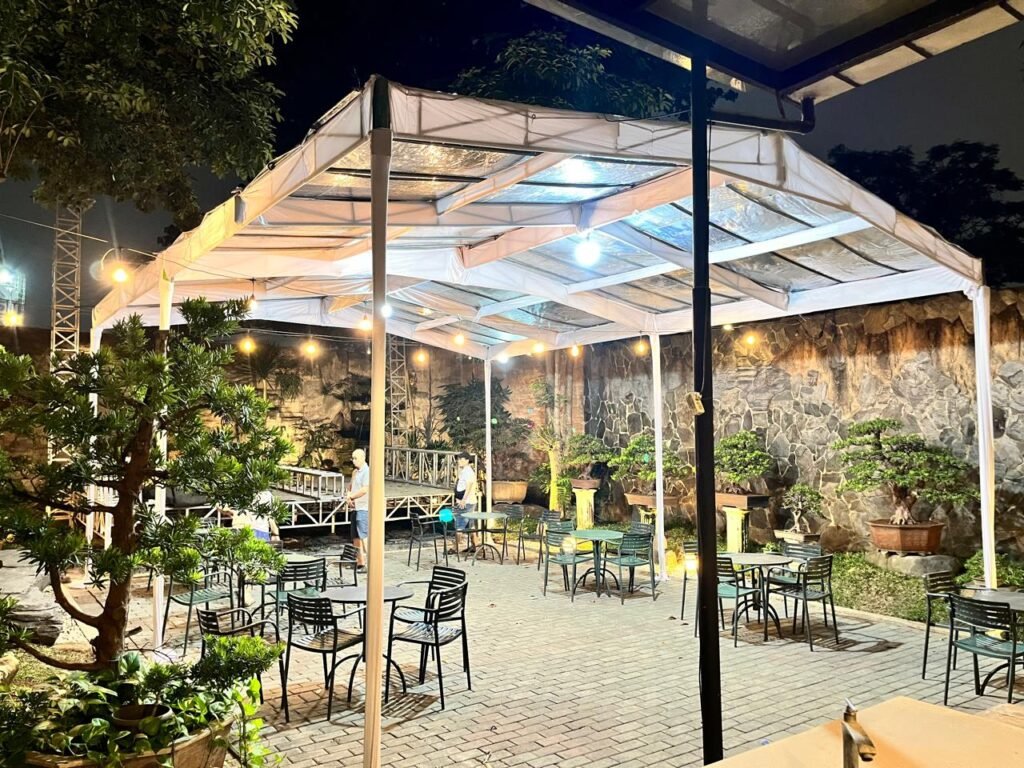 SEWA TENDA TRANSPARAN&LAMPU TAMAN GANTUNG UNTUK ACARA BERKELAS